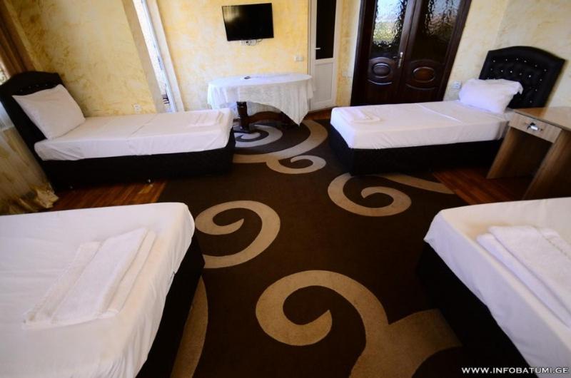 Hotel Golden House room 4